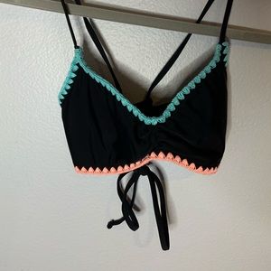 Cute bikini top.